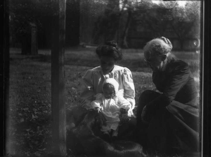 Possibly Henry Matthew Arnott's wife Matilda with a daughter and grandchild. Late 1800? Can you help identify? Courtesy of Bill Schnaufer